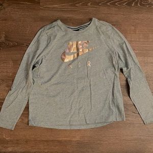 Nike Women’s Air Sportswear Essential Logo Top